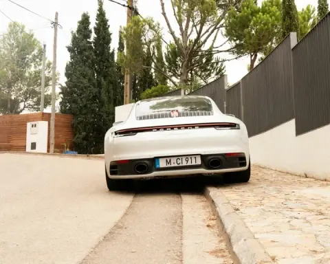 Anuncio de ejemplo: Porsche 911 Carrera de 2021 con matrícula alemana